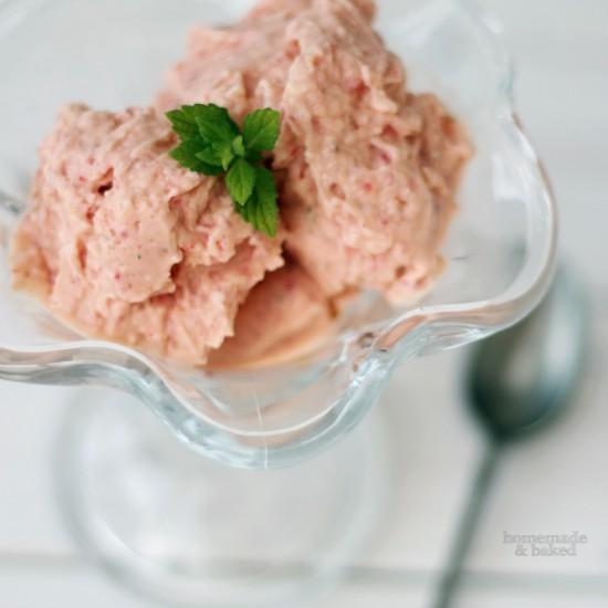 Rezeptbild: Erdbeer-Mango-Mascarpone Eis