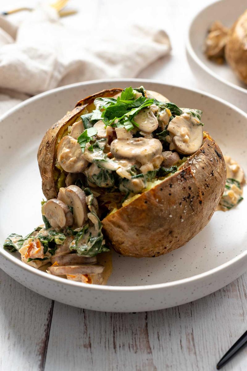 Rezeptbild: Ofenkartoffeln mit Pilz-Spinat-Füllung