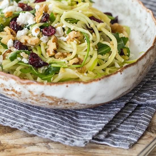 Rezeptbild: Kohlrabi-Apfelspiralen-Salat mit Ziegenkäse und Cranberries