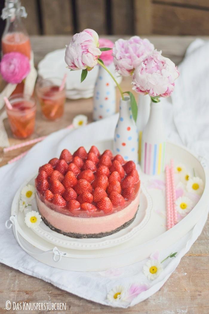 Rezeptbild: Erdbeer No Bake Karamell-Cheesecake