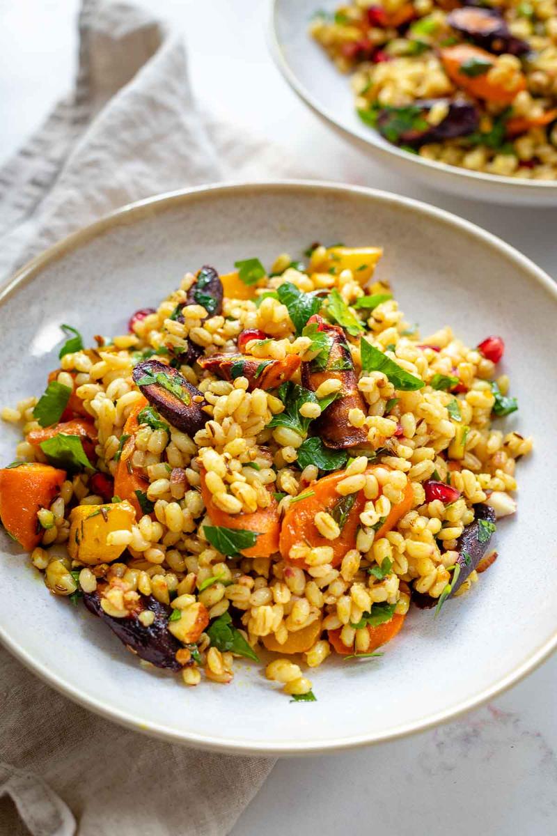 Rezeptbild: Gerstensalat mit gebackenen Karotten