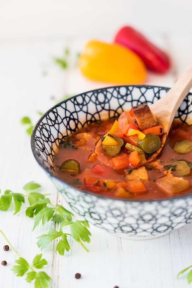 Rezeptbild: Vegetarische Soljanka mit Räuchertofu