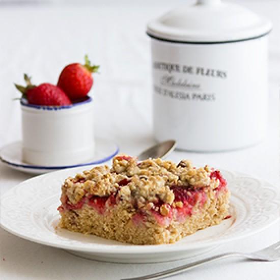 Rezeptbild: Erdbeer-Nuss-Streuselkuchen