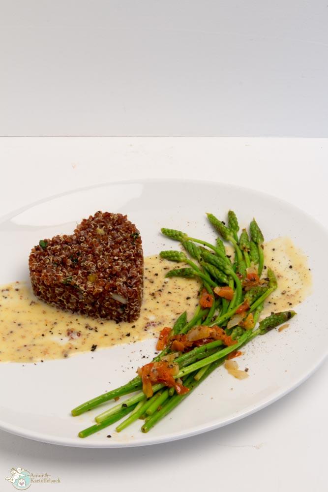 Rezeptbild: Wilder Spargel mit rotem Quinoa