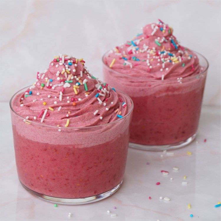 Rezeptbild: Himbeer-Nicecream mit einem Rote Beete Mousse // Rasberry Nicecream with Betroot Mousse