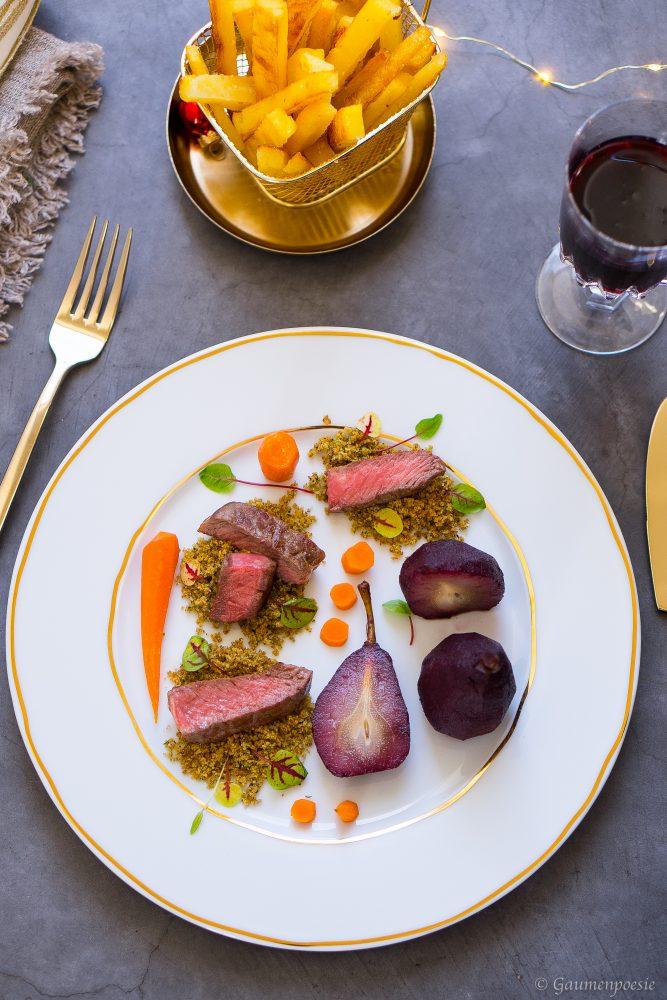 Rezeptbild: Entrecote an Kräuterbröseln mit Portweinbirnen und buttrigen Kartoffelsticks