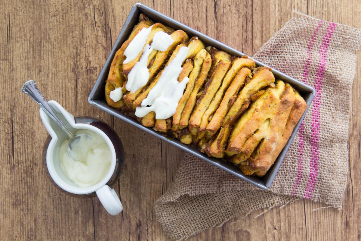 Rezeptbild: Zupfbrot mit Kürbis, Walnuss und Zimt (vegan)
