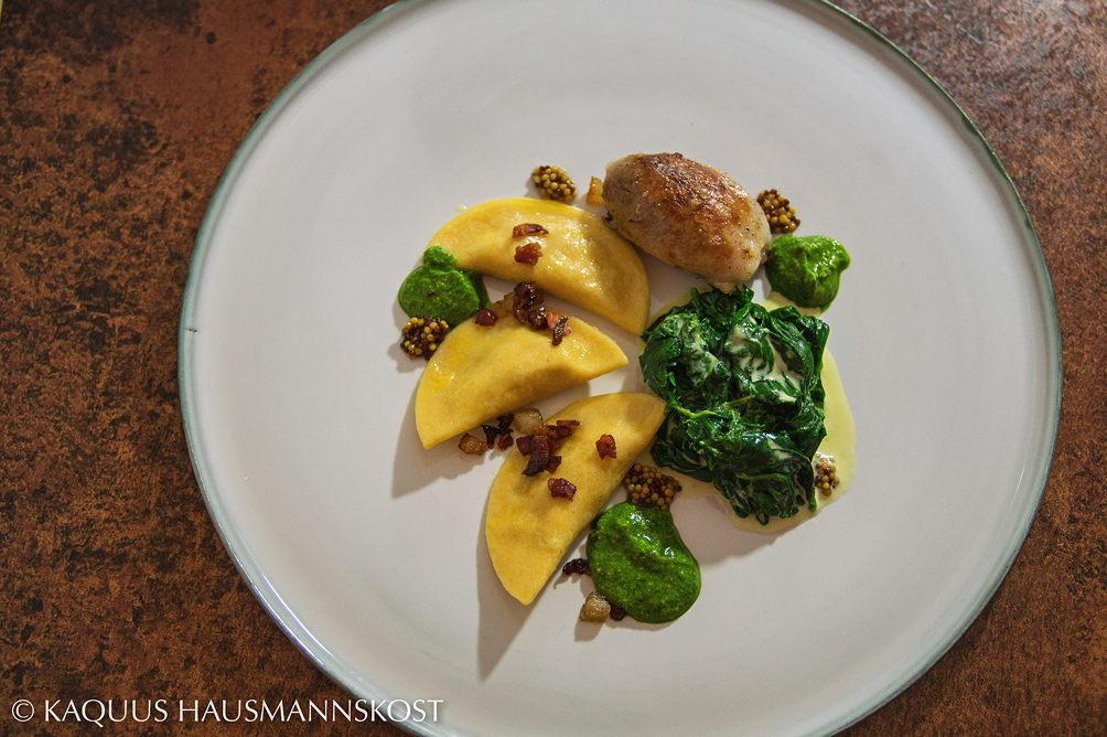Rezeptbild: Eisbein mit Senf, Nudeln und Rahmspinat