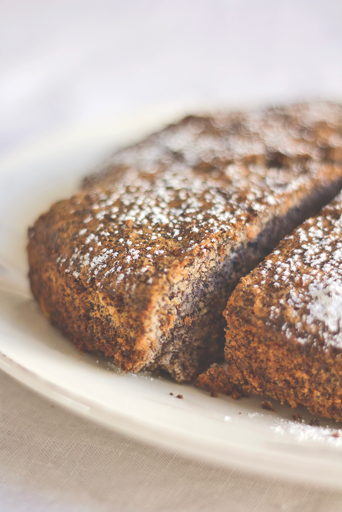 Rezeptbild: Tiroler Mohnkuchen mit Walnüssen 