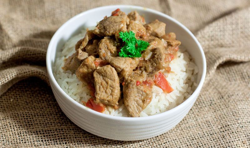 Rezeptbild: Leckeres Schweine-Gulasch mit Reis