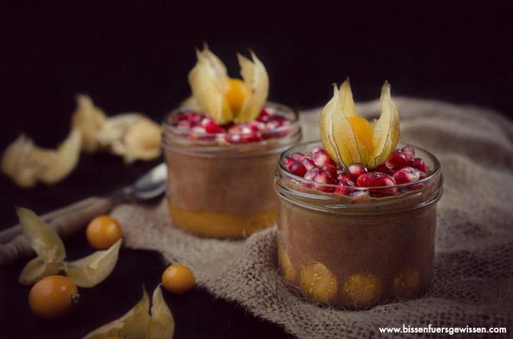 Rezeptbild: Vegane Mandelcreme mit exotischen Früchten
