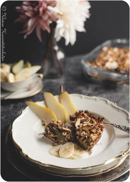 Rezeptbild: Gebackenes Frühstücksmüsli mit Banane und Birne