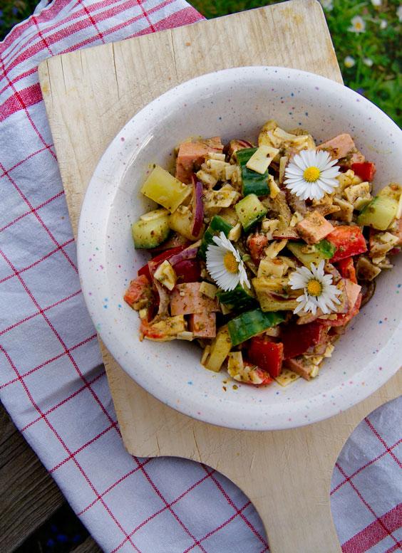 Rezeptbild: Opas Wurstsalat (mit Äpfeln und Kürbiskernöl)