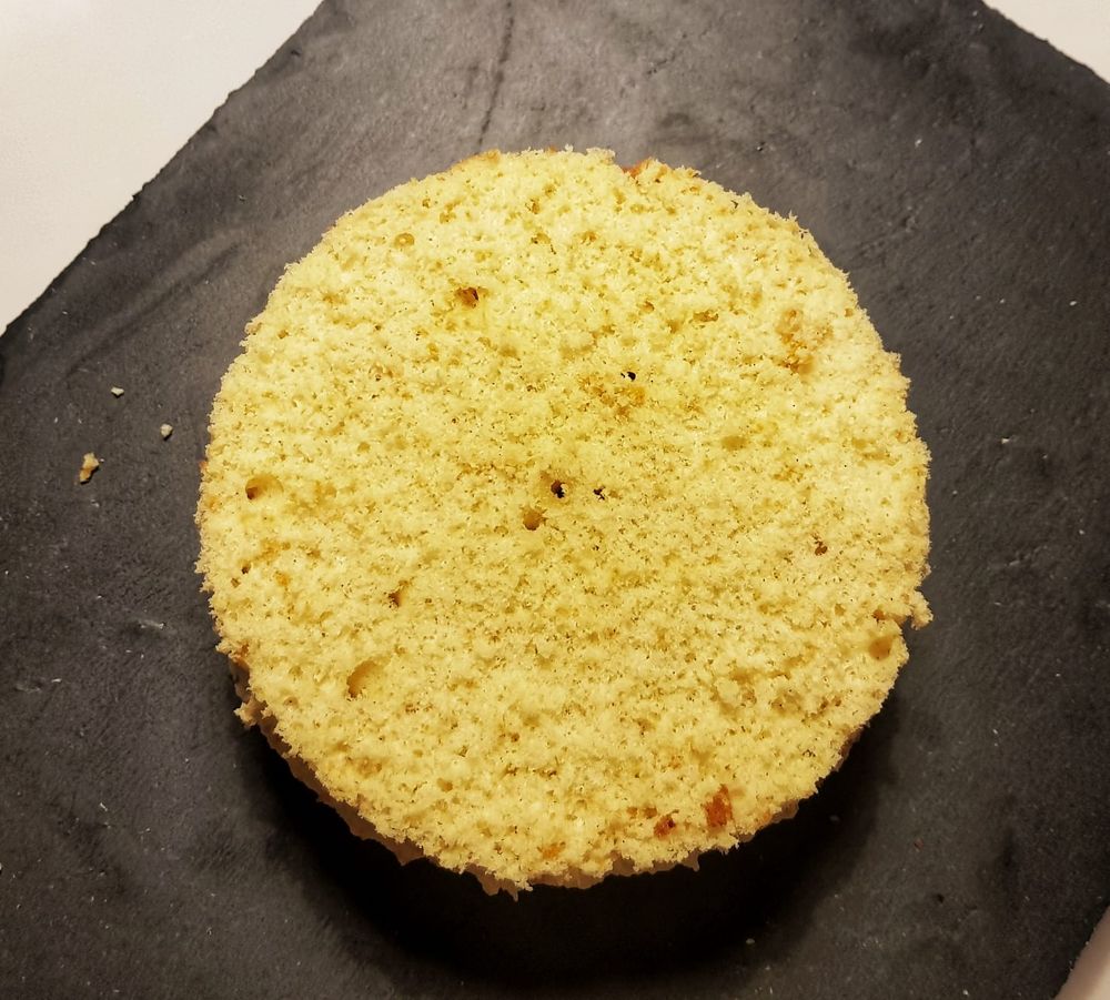 Rezeptbild: Gelingsicherer Vanille-Biskuitboden für Torten