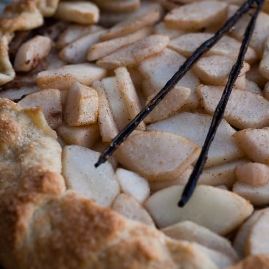 Rezeptbild: Tarte rustique aux poires, amandes et chocolat