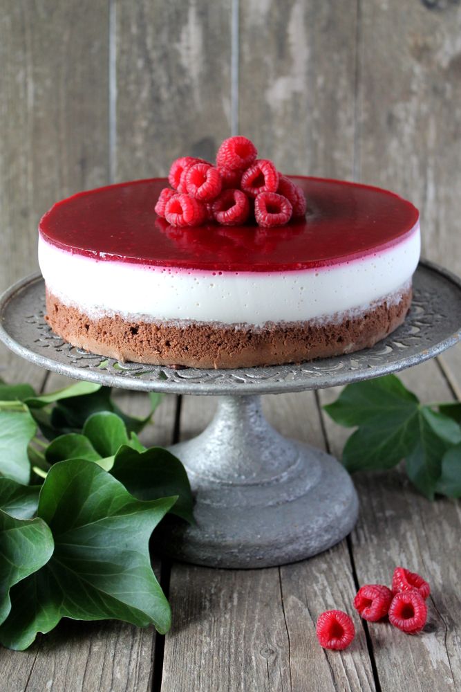 Rezeptbild: Himbeer-Panna Cotta-Torte