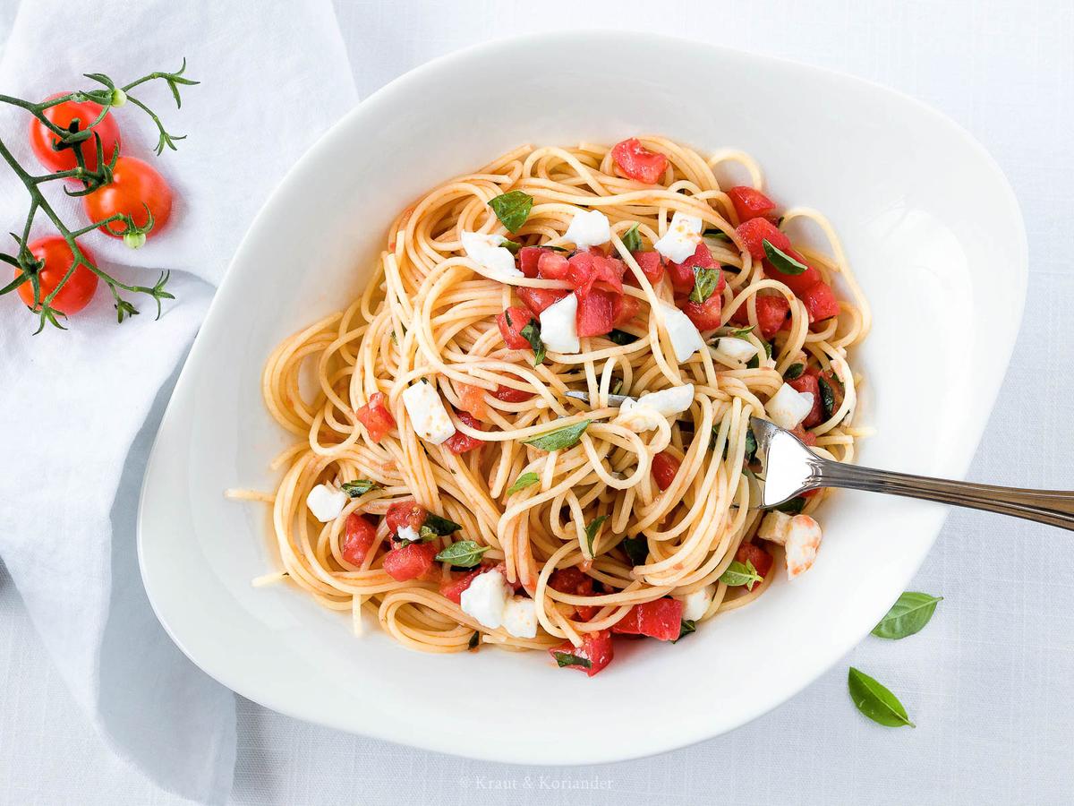 Rezeptbild: Leichte Spaghetti mit Tomaten und Mozzarella