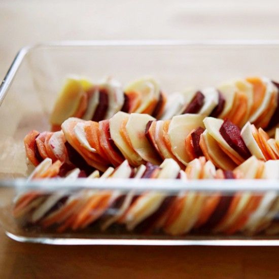 Rezeptbild: Gemüsegratin mit Kartoffeln, roter Bete, Pastinaken & Möhren