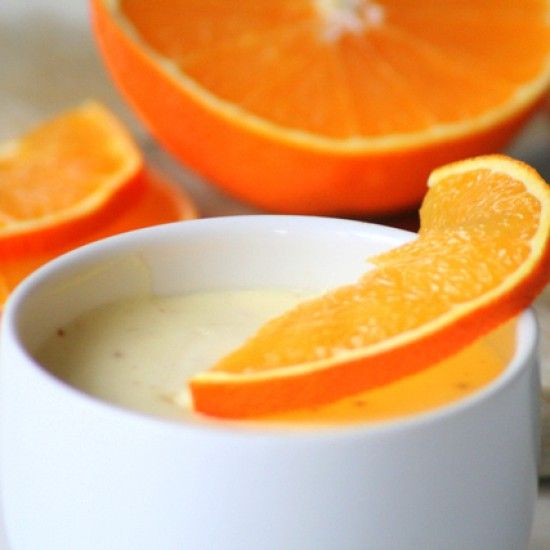 Rezeptbild: Weiße Krokant-Schoko-Mousse mit Grand Marnier