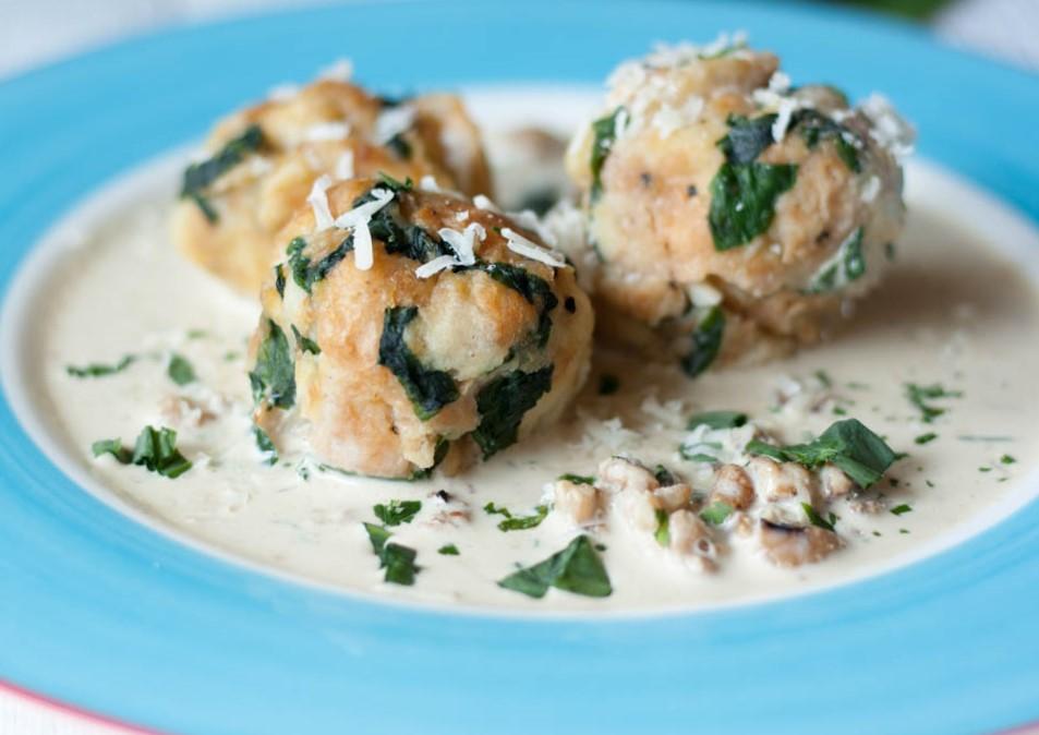 Rezeptbild: Bärlauchknödel mit Käse-Sahne-Soße
