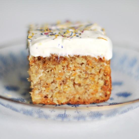 Rezeptbild: Möhrenkuchen ohne Mehl mit Quark-Zitronen-Frosting