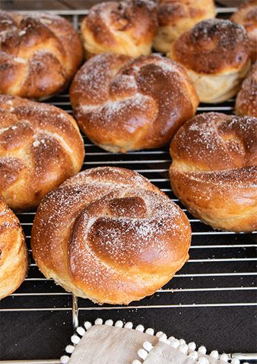 Rezeptbild: Filipino Ensaymadas – Philippinische Hefeteilchen