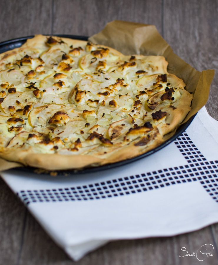 Rezeptbild: Apfel Ziegenkäse Flammkuchen