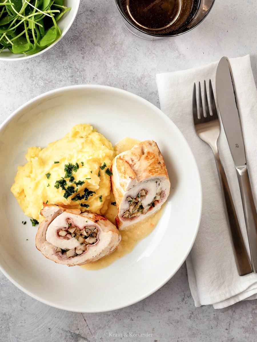 Rezeptbild: Hühner-Involtini mit Schinken-Champignon-Füllung