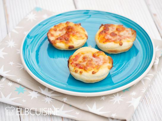 Rezeptbild: Mini-Pizza – der perfekte Snack zur EM oder der Hit am Kindergeburtstag!