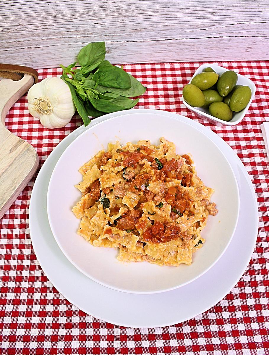 Rezeptbild: Pasta mit Salciccia, Ricotta und Tomaten
