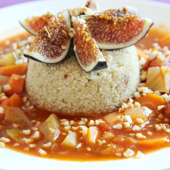Rezeptbild: Orientalisches Gemüseragout mit Zimt-Mandel-Quinoa