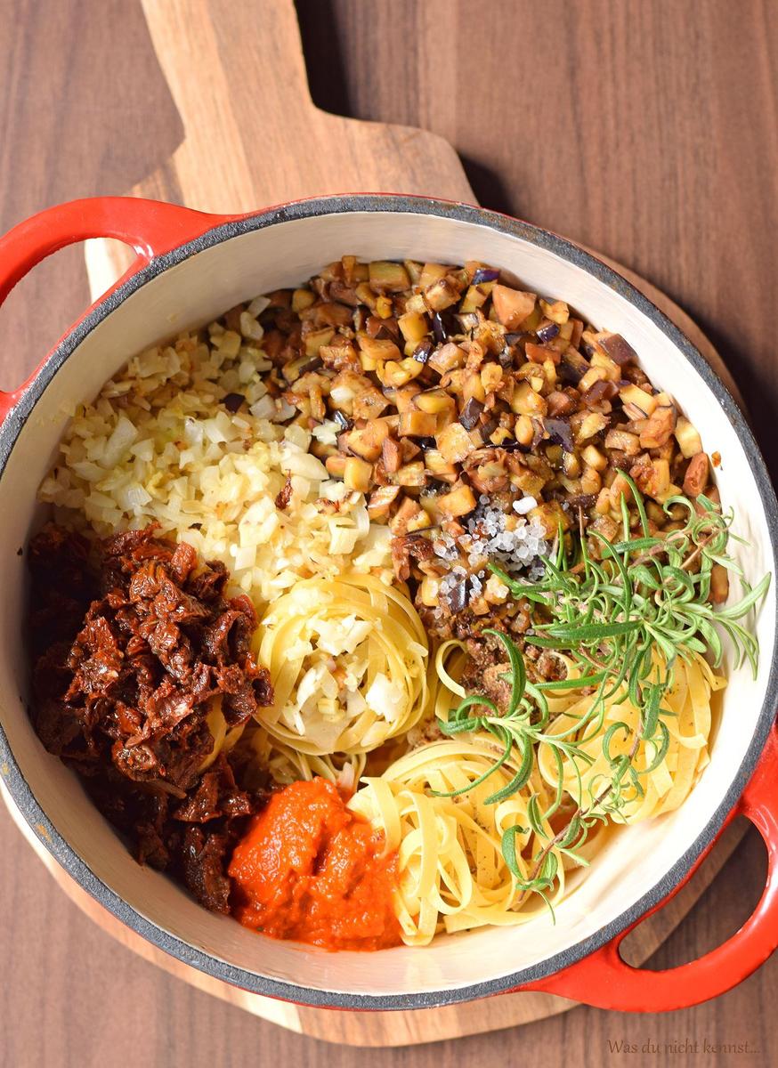 Rezeptbild: Mediterrane One Pot Pasta mit Auberginen