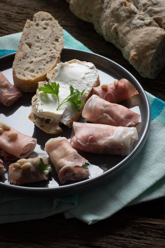 Rezeptbild: Leckeres Haselnuss Ciabatta mit Parmaschinken Röllchen