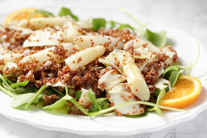 Rezeptbild: Quinoa- und Postelein-Salat mit weißem Spargel und Fenchel