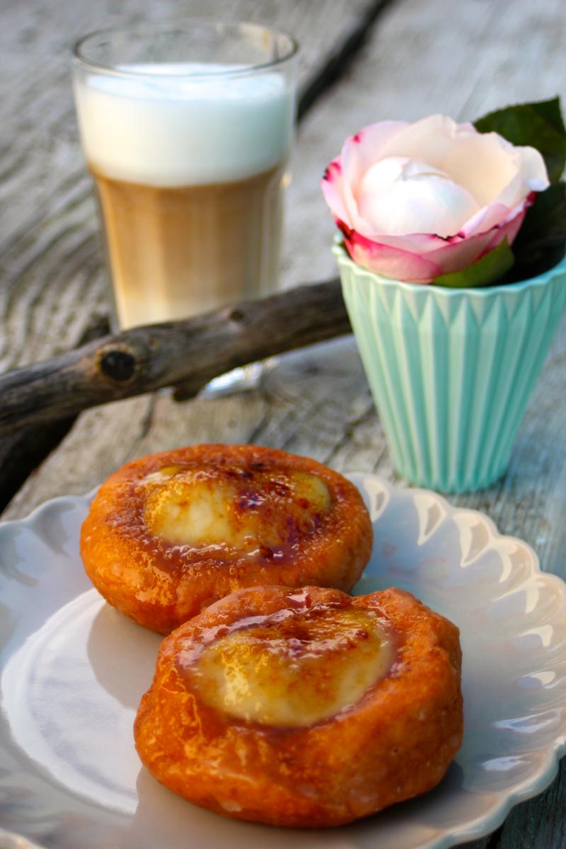 Rezeptbild: Crème‑brullée‑Donuts mit Vanille und Bourbon (vegan!)