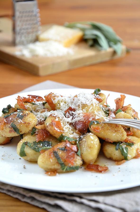 Rezeptbild: Gebratene Gnocchi mit Pancetta, Salbei und Parmesan