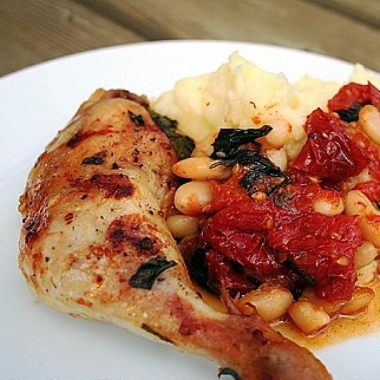 Rezeptbild: Hähnchenschenkel mit Tomaten aus dem Ofen