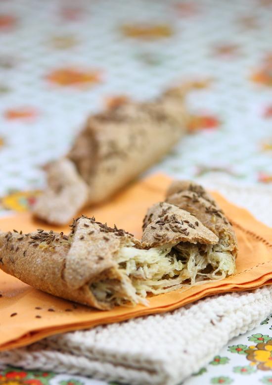 Rezeptbild: Pikante Sauerkraut-Stangen und -Baguettebrötchen