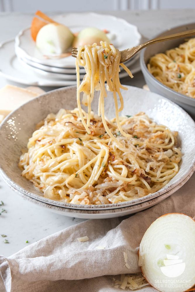 Rezeptbild: Nudeln mit karamellisierten Zwiebeln in 30 Minuten