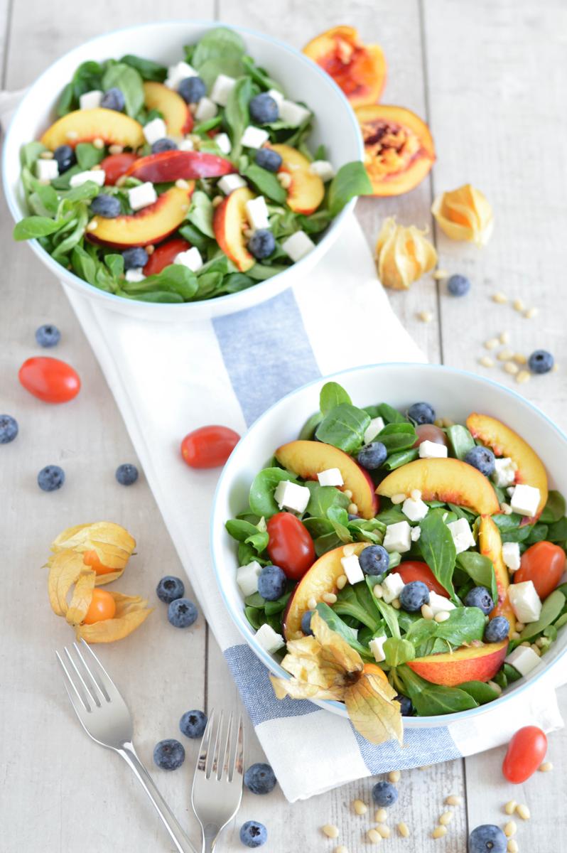 Rezeptbild: Sommersalat mit Nektarinen, Heidelbeeren & Feta 