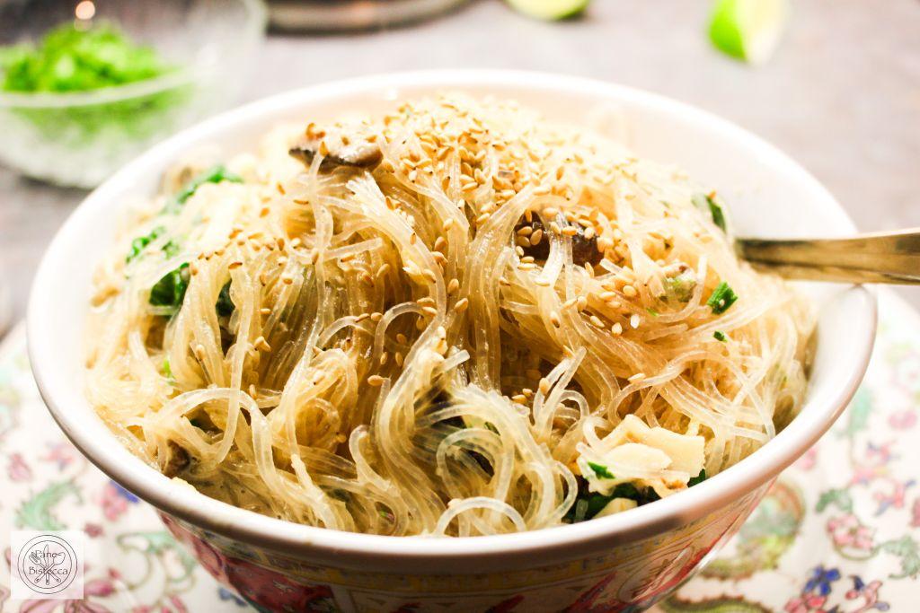 Rezeptbild: Asiatische Glasnudeln mit Spinat und Tahini