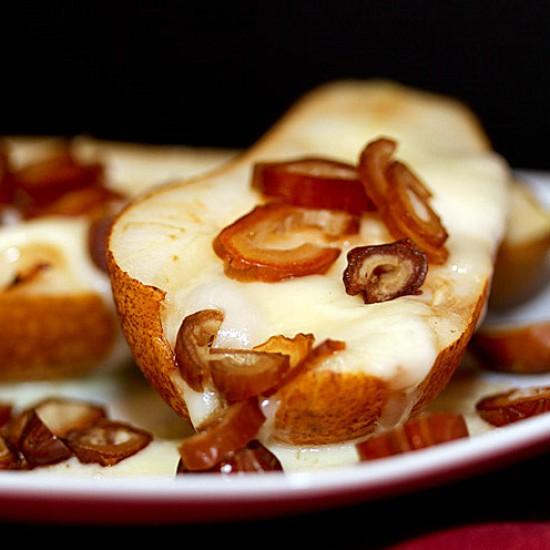 Rezeptbild: Taleggio-Birnen mit Datteln