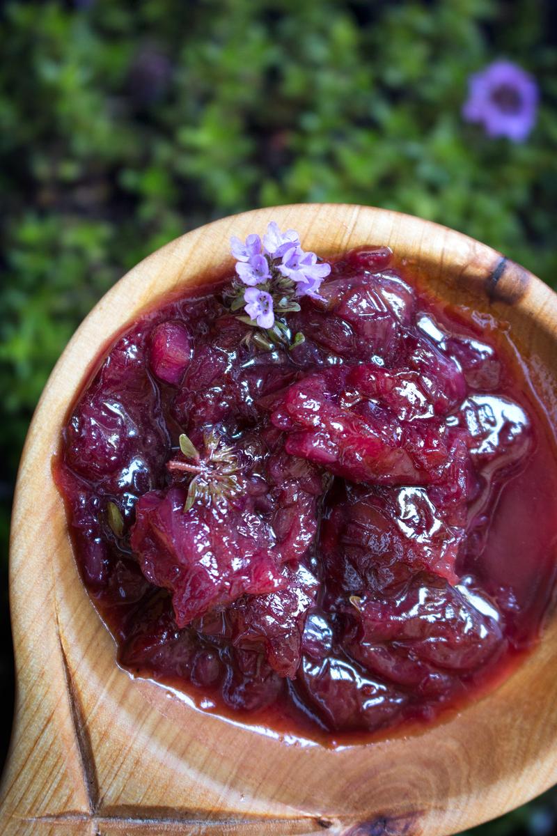 Rezeptbild: Kirschchutney mit Thymianblüten