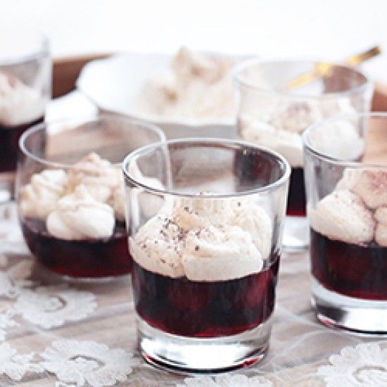 Rezeptbild: Glühweinkirschen mit Zimtmousse