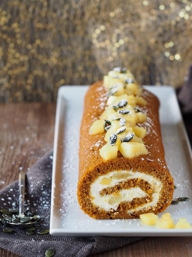 Rezeptbild: Kürbis-Rolle mit Zimt-Äpfelchen