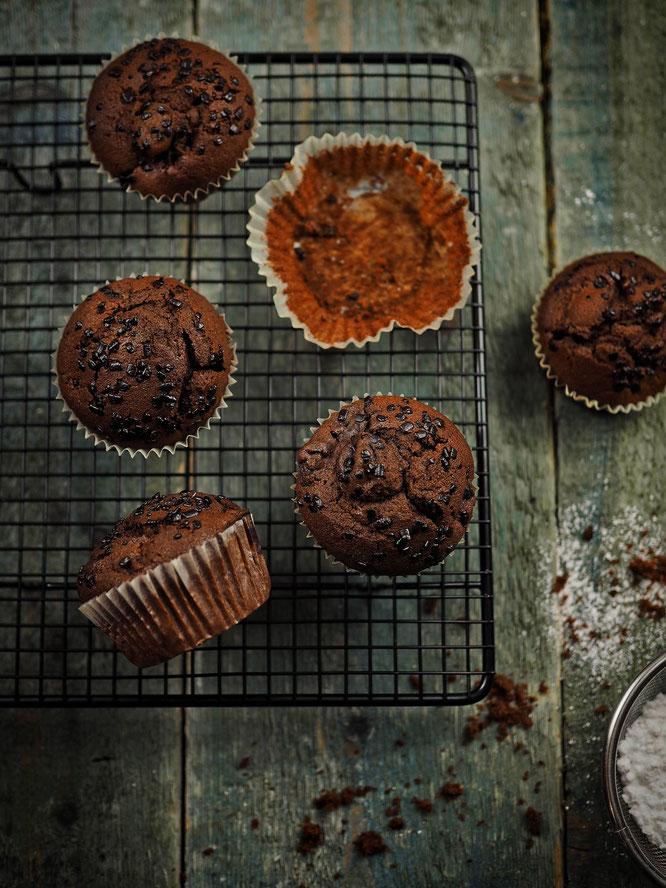 Rezeptbild: Schokoladen-Gewürzkuchen-Muffins mit Kirschen