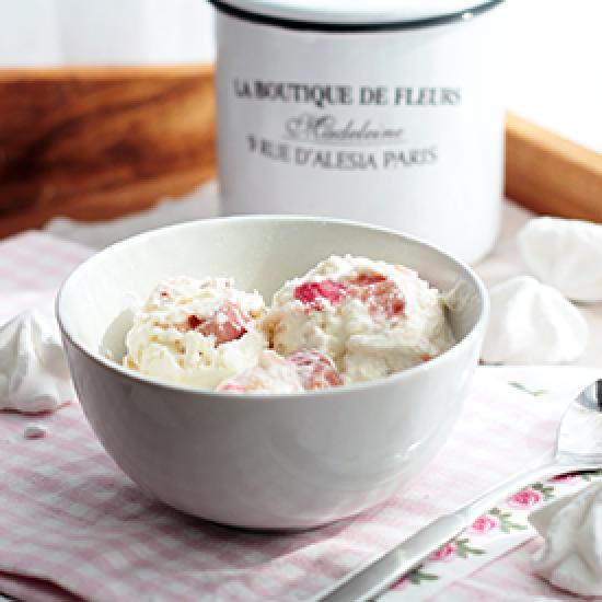Rezeptbild: Rhabarber-Sahne-Eis