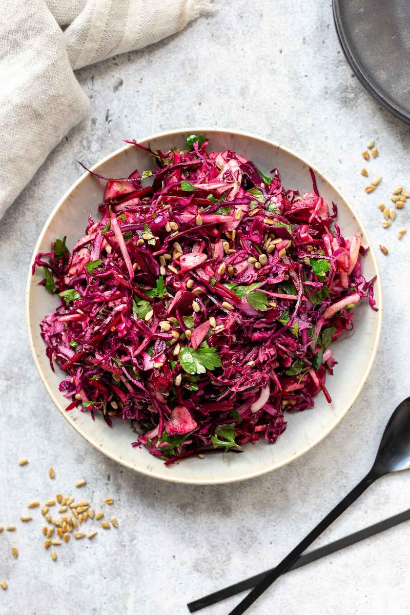 Rezeptbild: Rotkohlsalat mit Birne und Cranberries