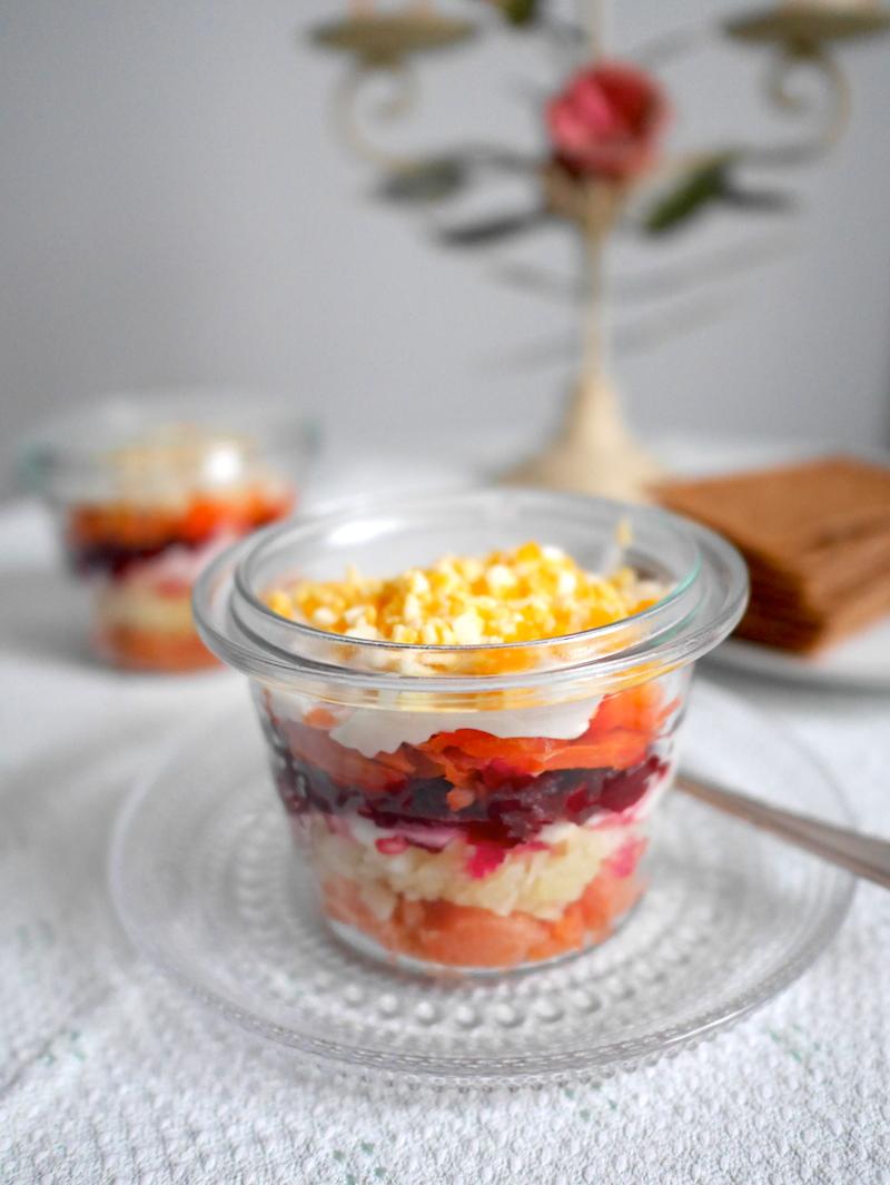 Rezeptbild: Schichtsalat mit Räucherlachs