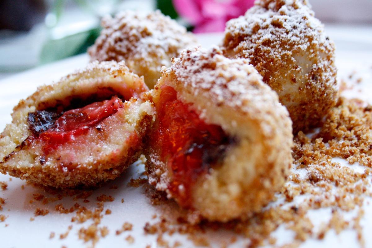 Rezeptbild: Erdbeerknödel mit Erdäpfelteig